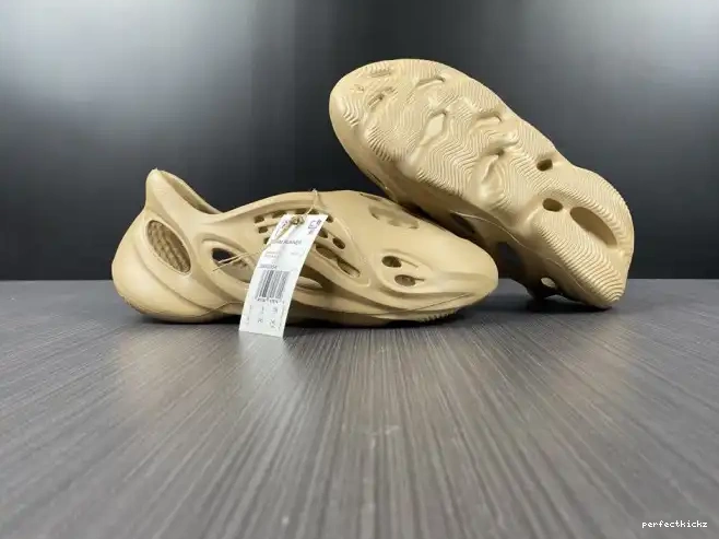 RNNR GW3354 Foam Adidas Yeezy Ochre 0604